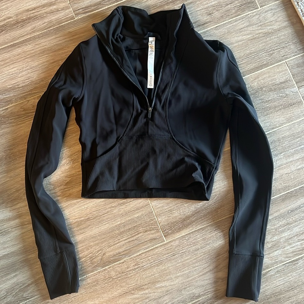 Lululemon cropped half zip